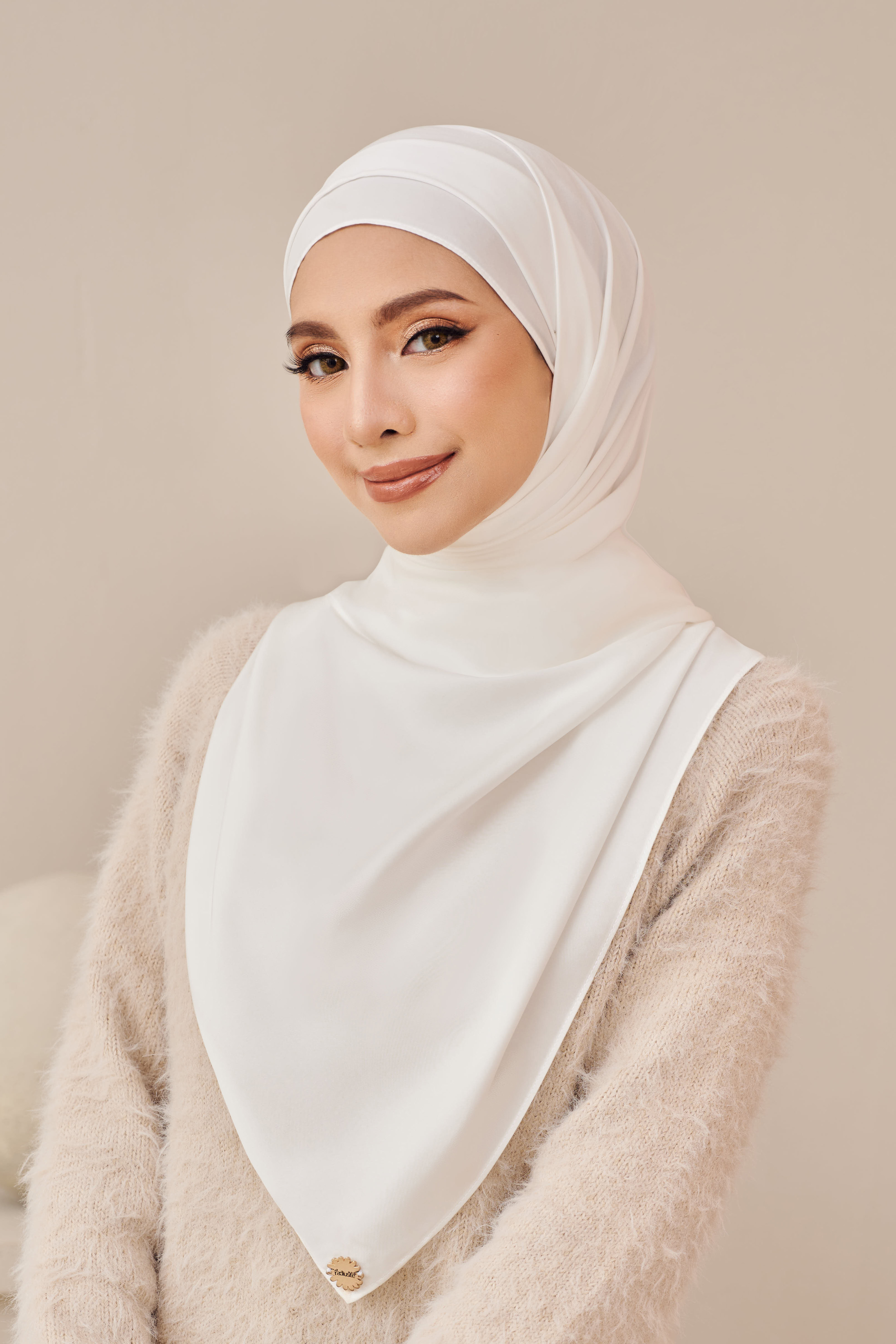 (AS-IS) NADA Satin Shawl in White